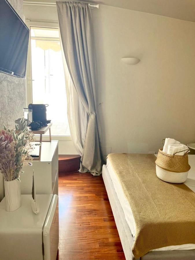 Apulia Journey - Manzoni 11 Hotel Bari Bagian luar foto