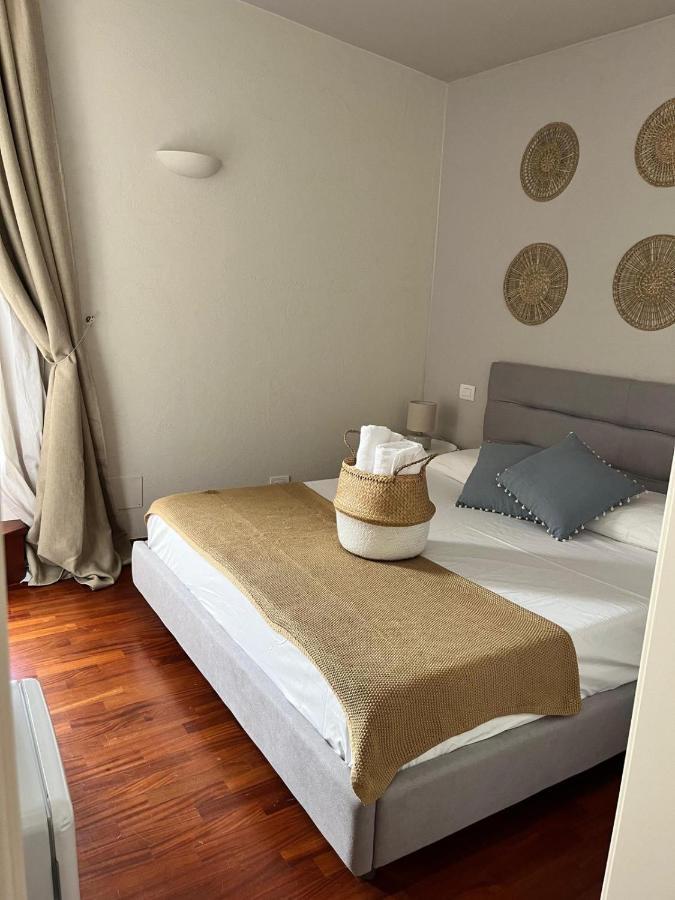 Apulia Journey - Manzoni 11 Hotel Bari Bagian luar foto