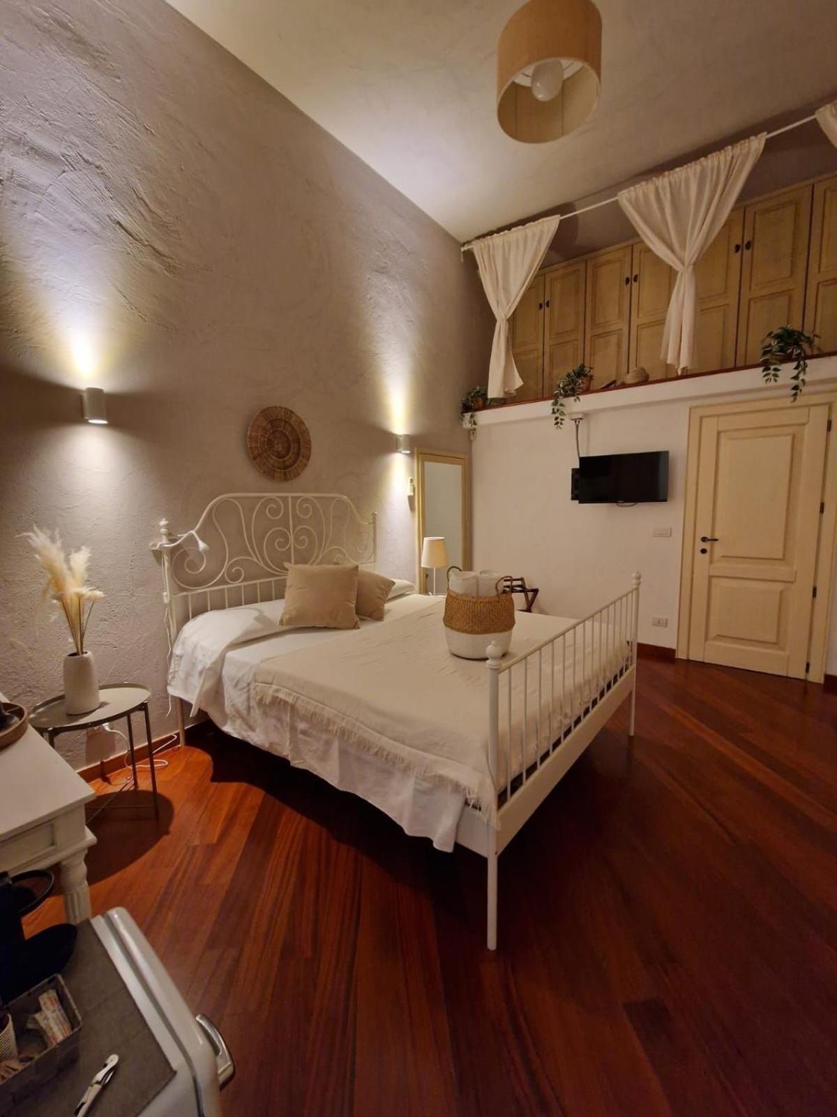 Apulia Journey - Manzoni 11 Hotel Bari Bagian luar foto