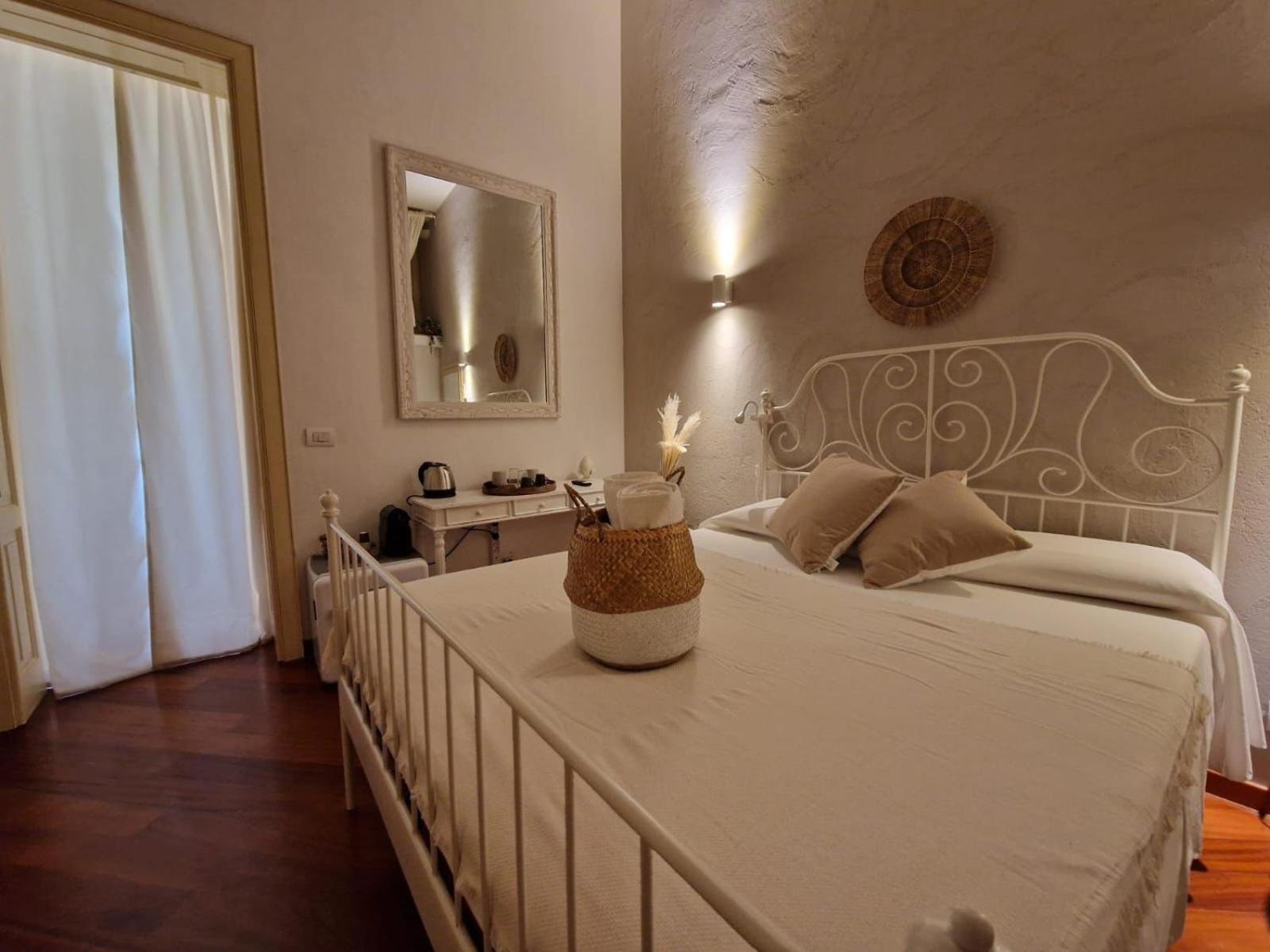 Apulia Journey - Manzoni 11 Hotel Bari Bagian luar foto