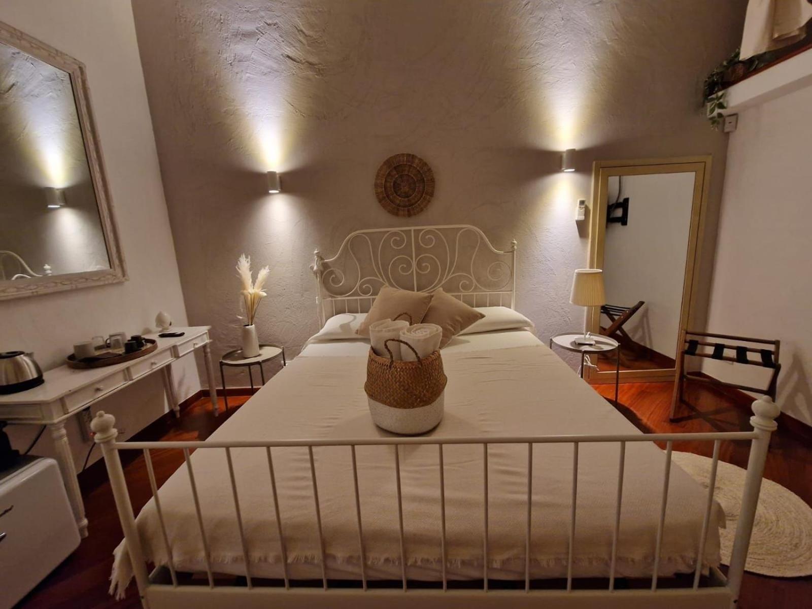Apulia Journey - Manzoni 11 Hotel Bari Bagian luar foto