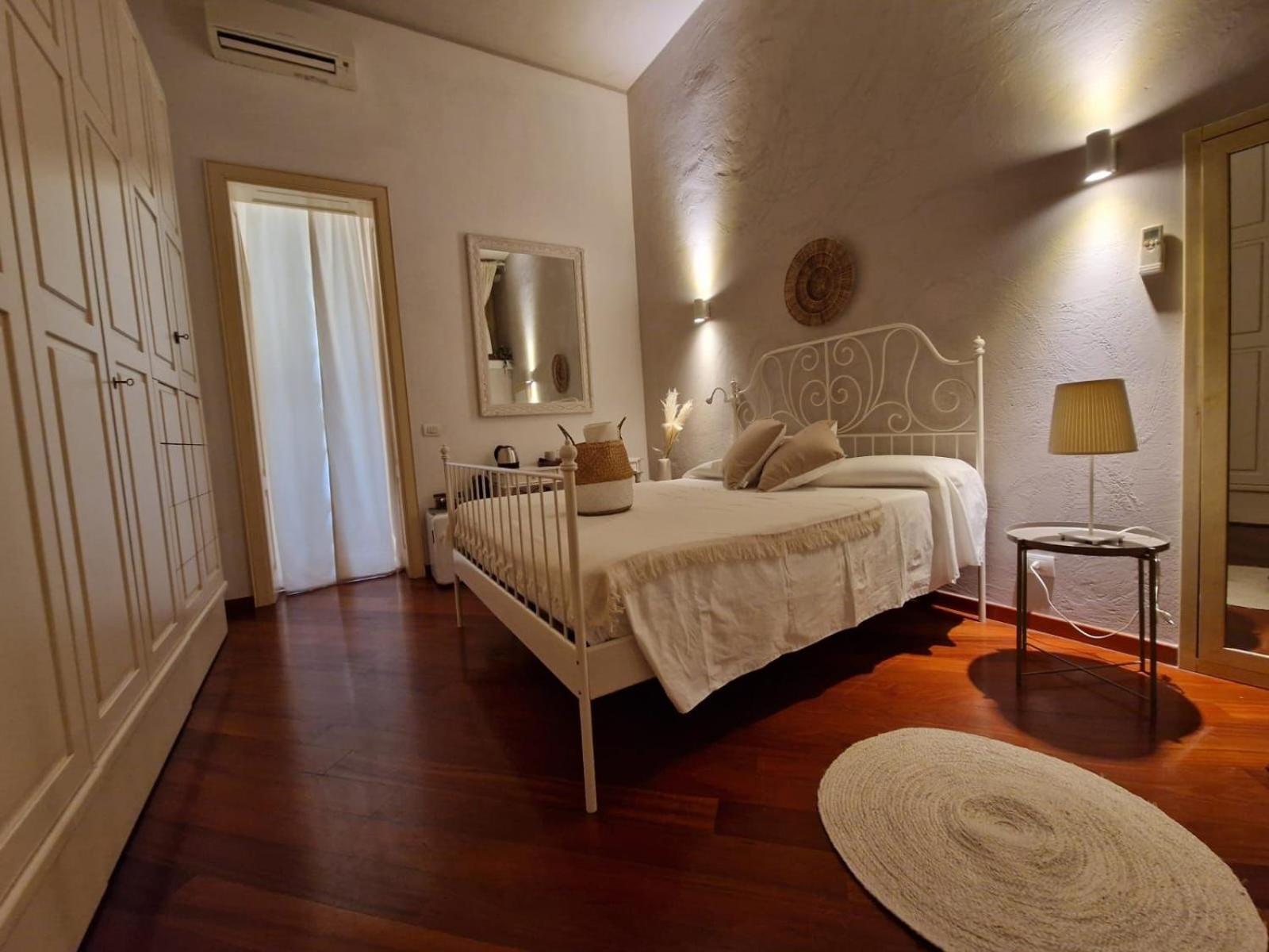 Apulia Journey - Manzoni 11 Hotel Bari Bagian luar foto