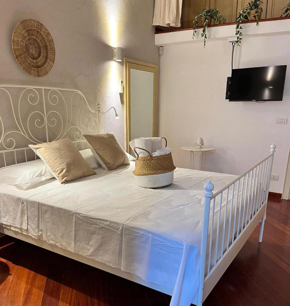 Apulia Journey - Manzoni 11 Hotel Bari Bagian luar foto